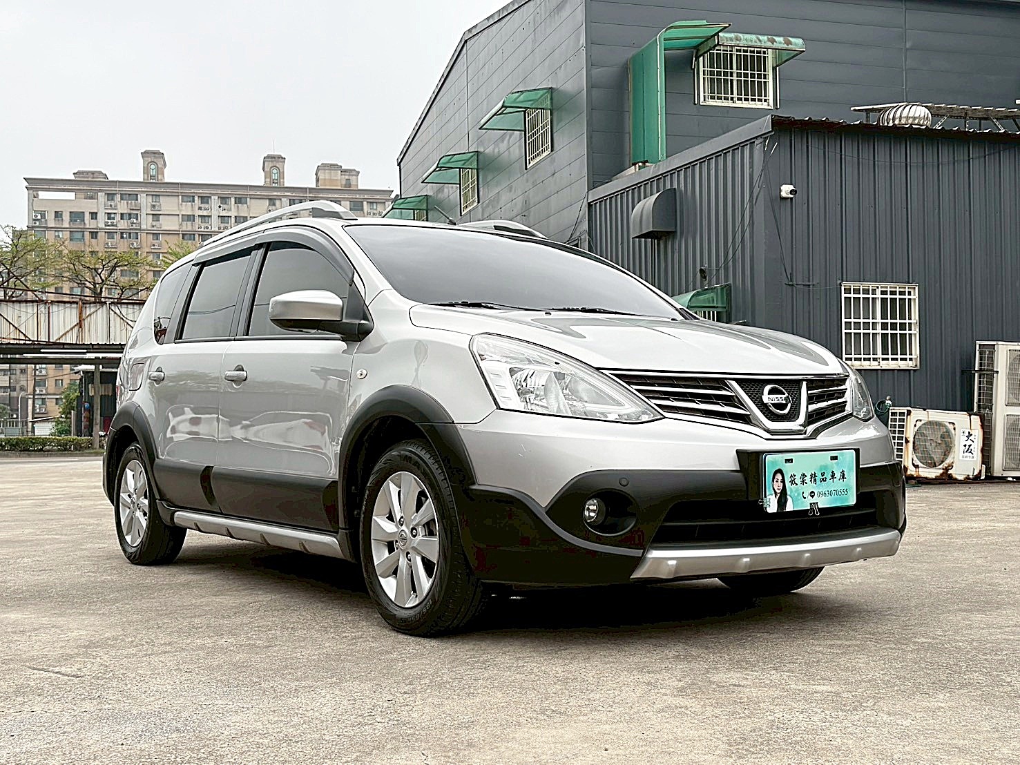 2016Nissan Livina 豪華版 原廠保養 電話:0963070555同LINE  第16張相片