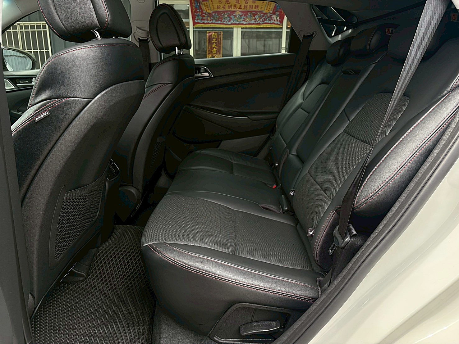 2018 HYUNDA TUCSON 尊貴Turbo 原廠保養 盲點 電話:0963070555同LINE  第14張相片