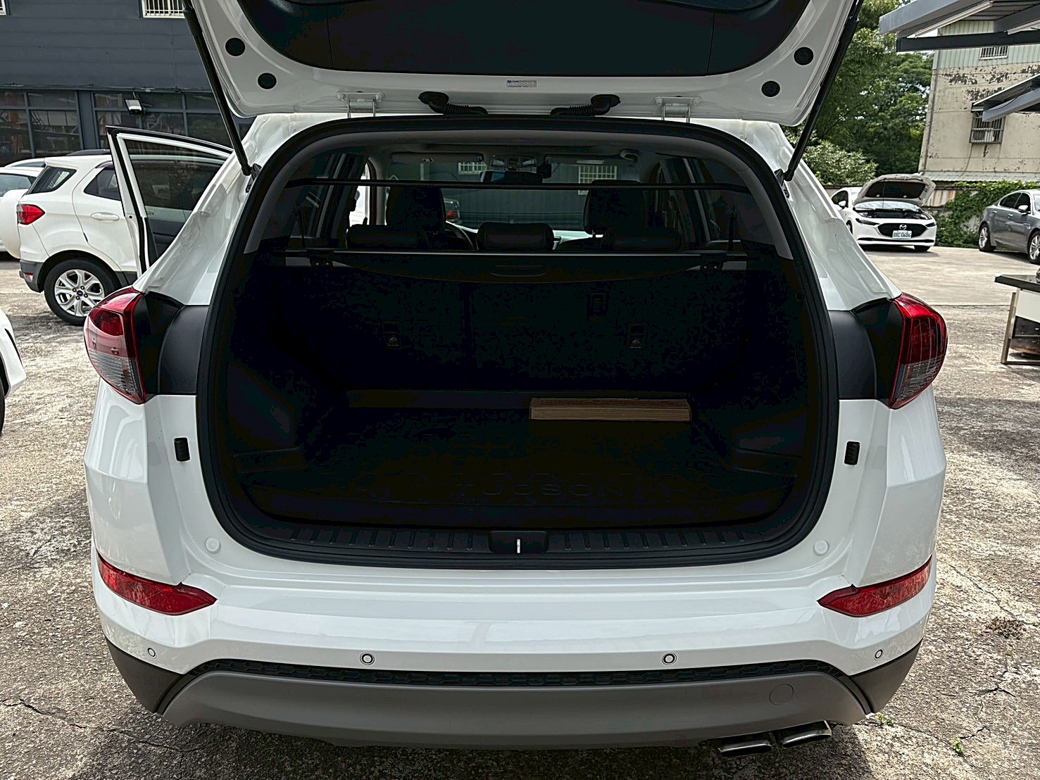 2018 HYUNDA TUCSON 尊貴Turbo 原廠保養 盲點 電話:0963070555同LINE  第15張相片