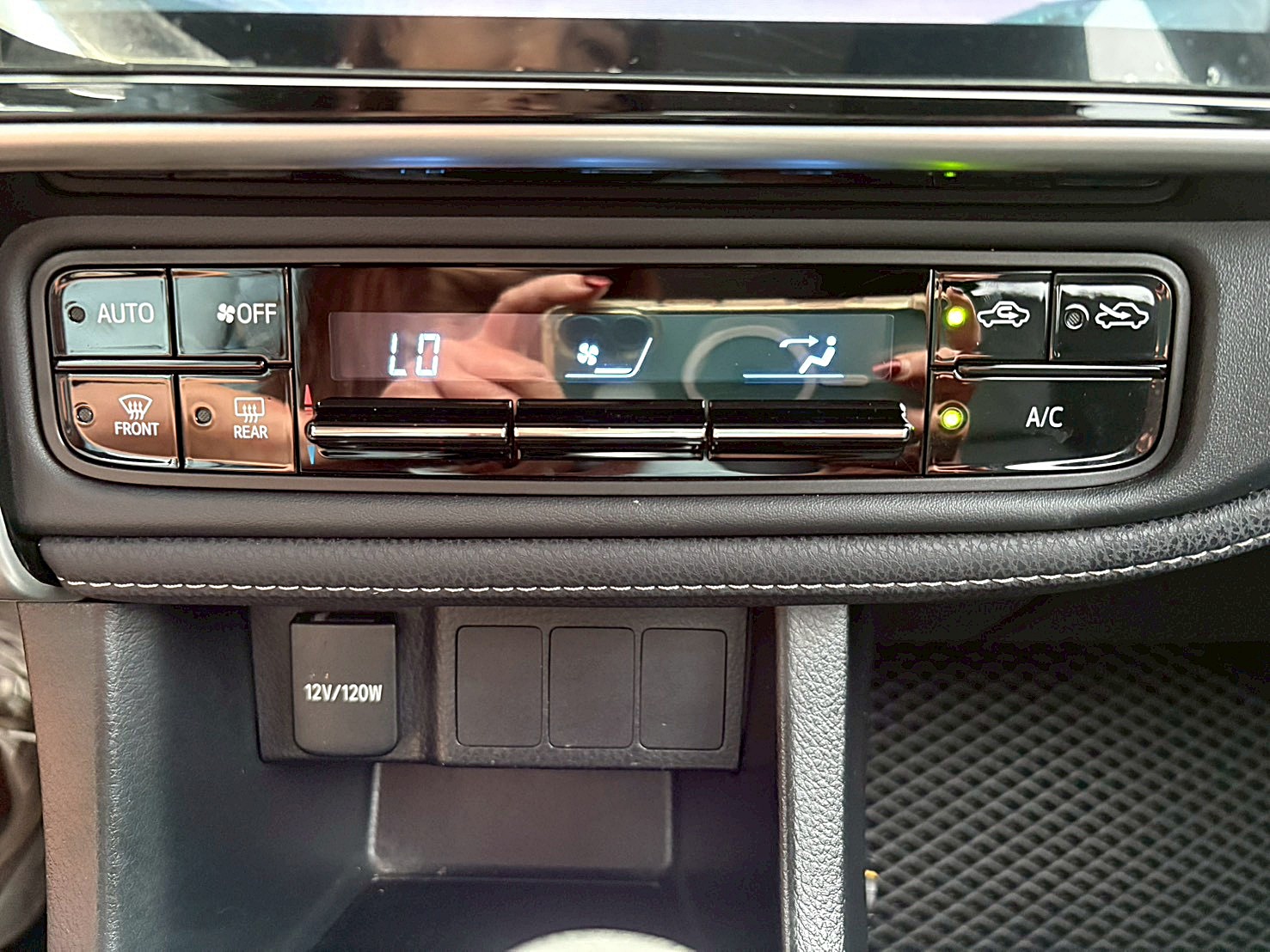 2018Toyota Corolla Altis 豪華版 原廠保養 CarPlay 電話:09636070555同LINE  第11張相片