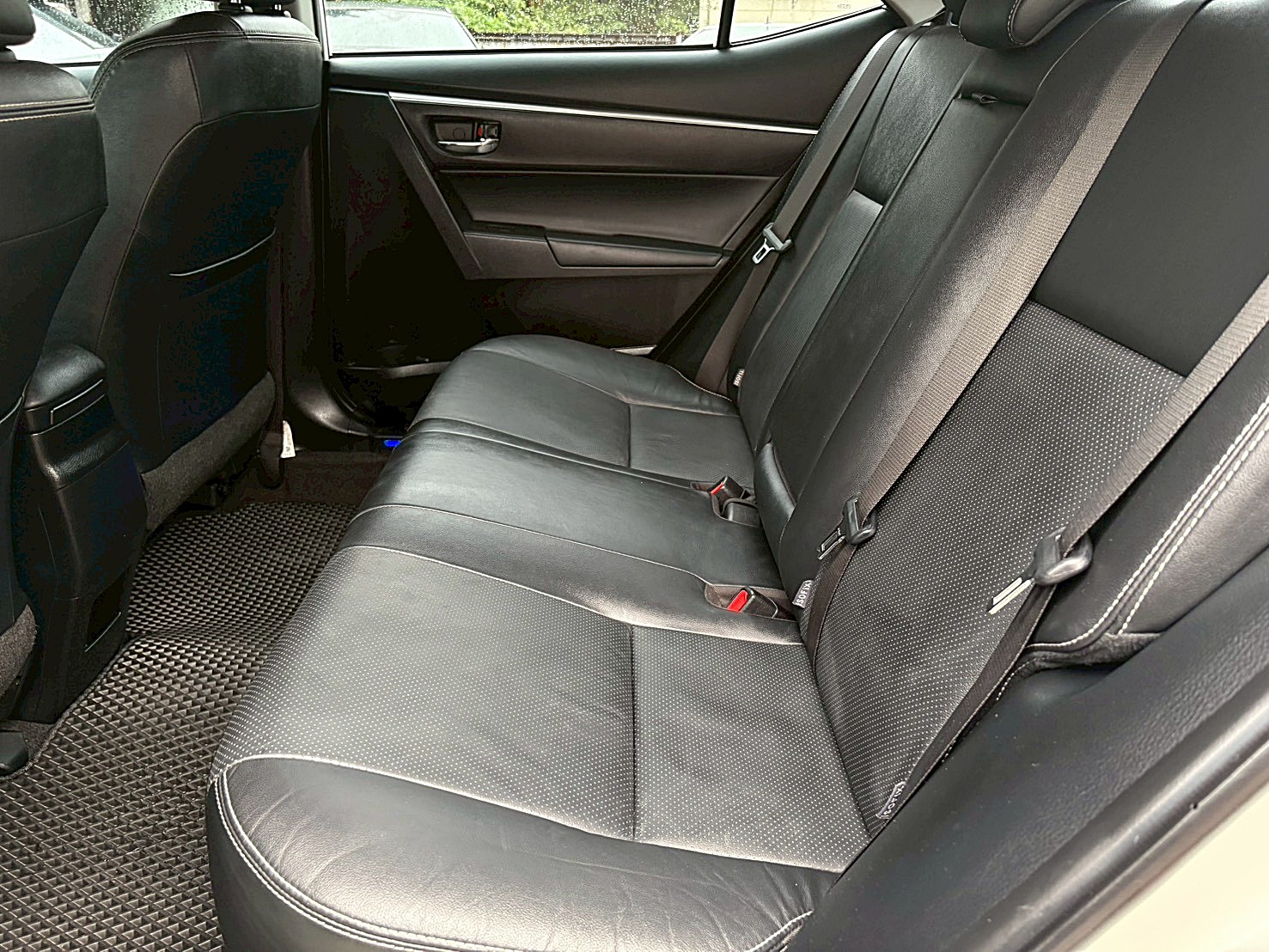 2018Toyota Corolla Altis 豪華版 原廠保養 CarPlay 電話:09636070555同LINE  第14張相片