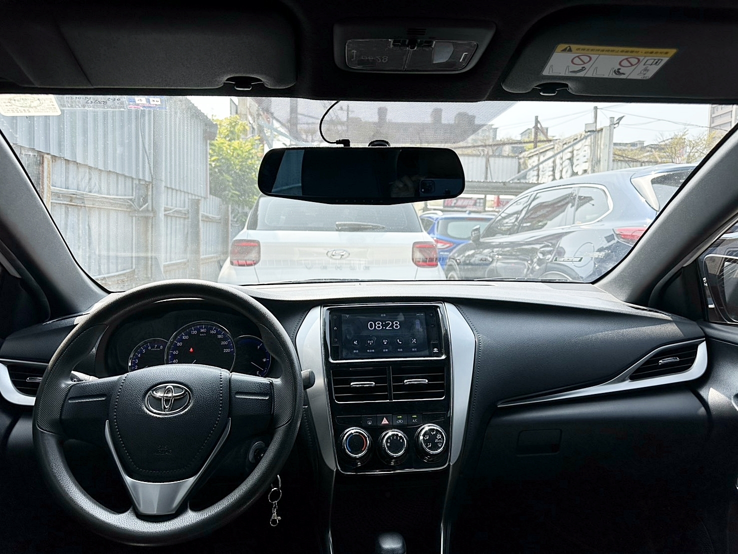 2018TOYOTA YARIS1.5里程6萬 電話:0963070555  第3張相片