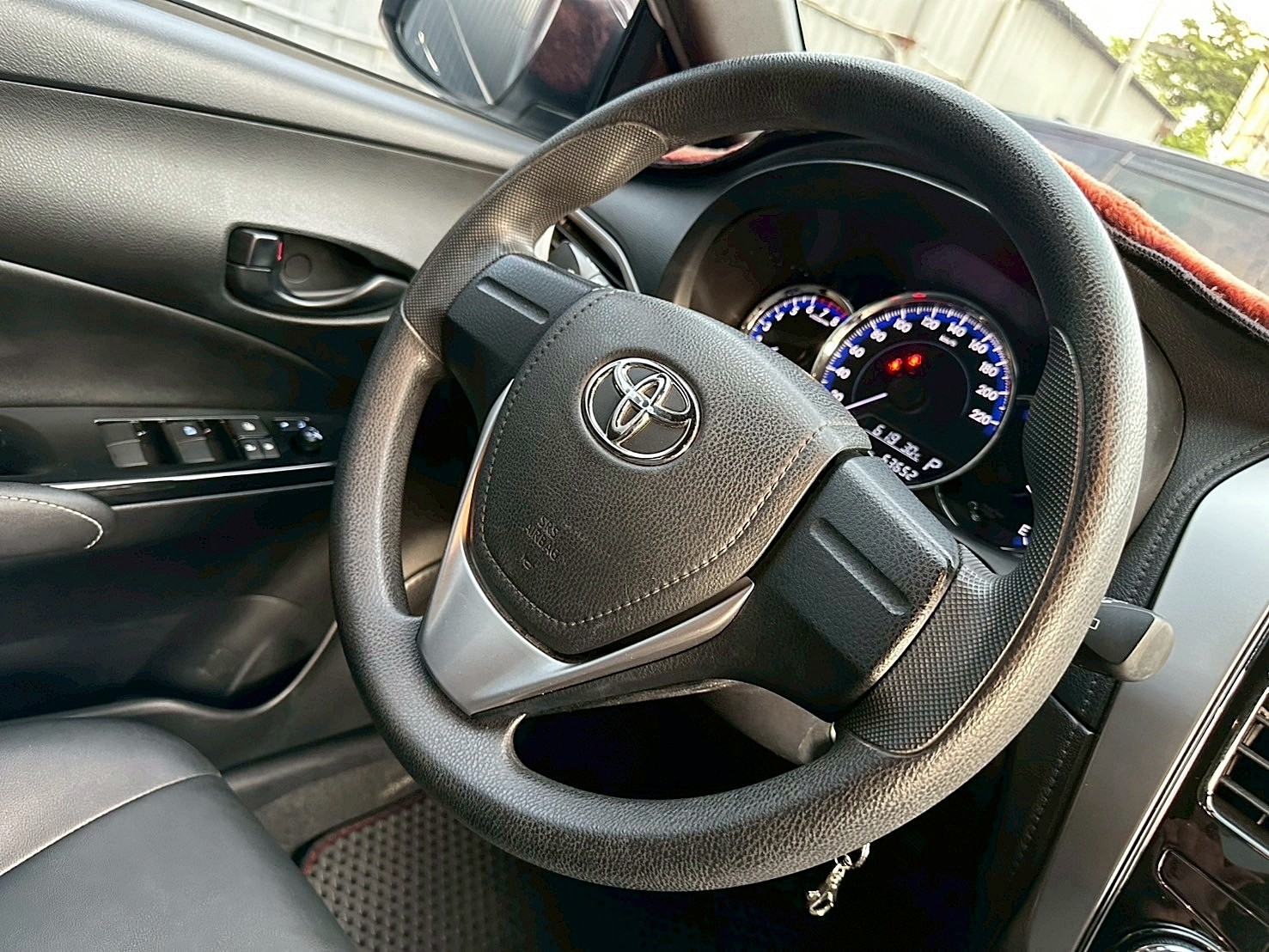 2018TOYOTA YARIS1.5里程6萬 電話:0963070555  第4張相片