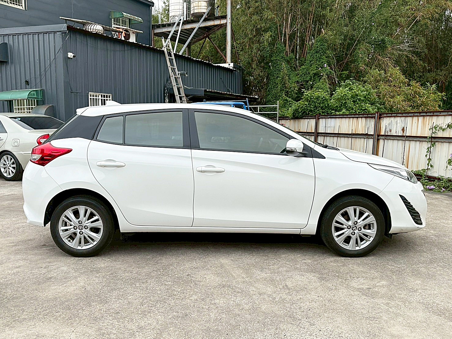 2018TOYOTA YARIS1.5里程6萬 電話:0963070555  第17張相片