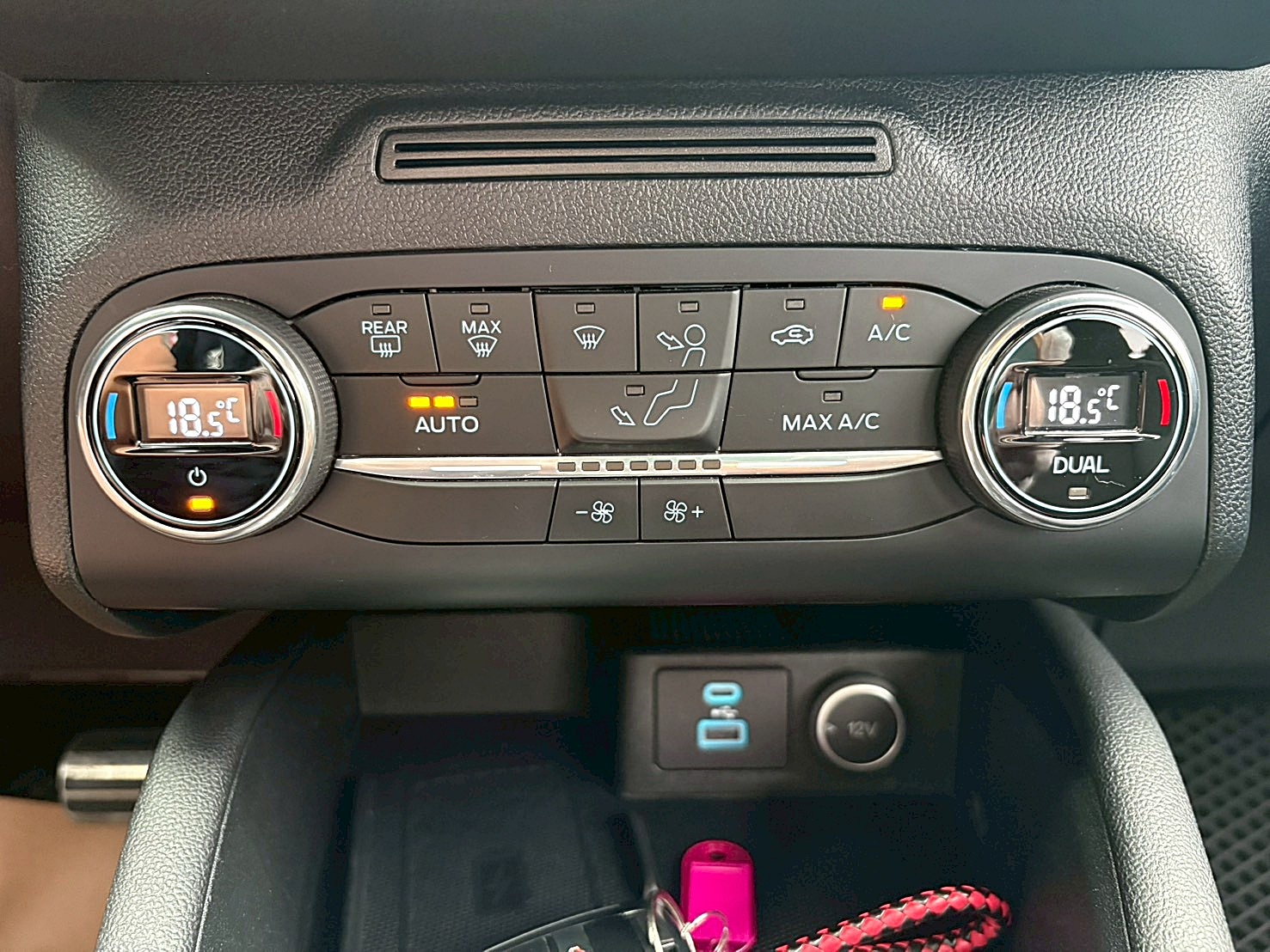 2020FORD KUGA2.0STLine里程7萬 全車原版件 電話0963070555同LINE  第9張相片