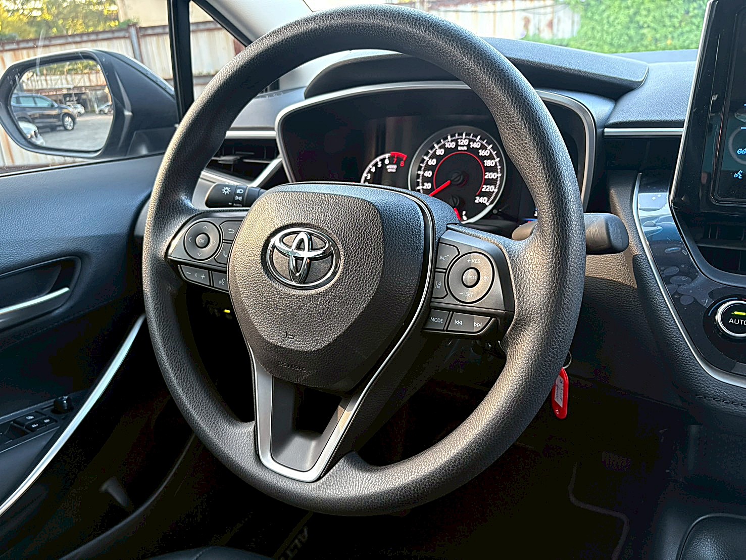 2022TOYOTA ALTIS1.8升級豪華版里程1萬 IKEY可怠速不熄火下車鎖門 電話:0963070555同LINE  第4張相片