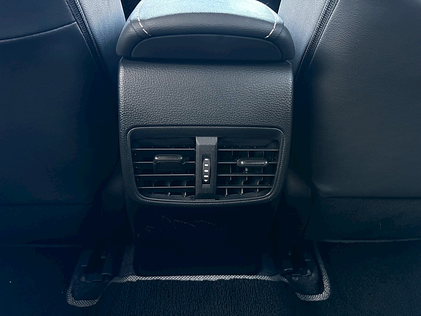 2022TOYOTA ALTIS1.8升級豪華版里程1萬 IKEY可怠速不熄火下車鎖門 電話:0963070555同LINE  第11張相片