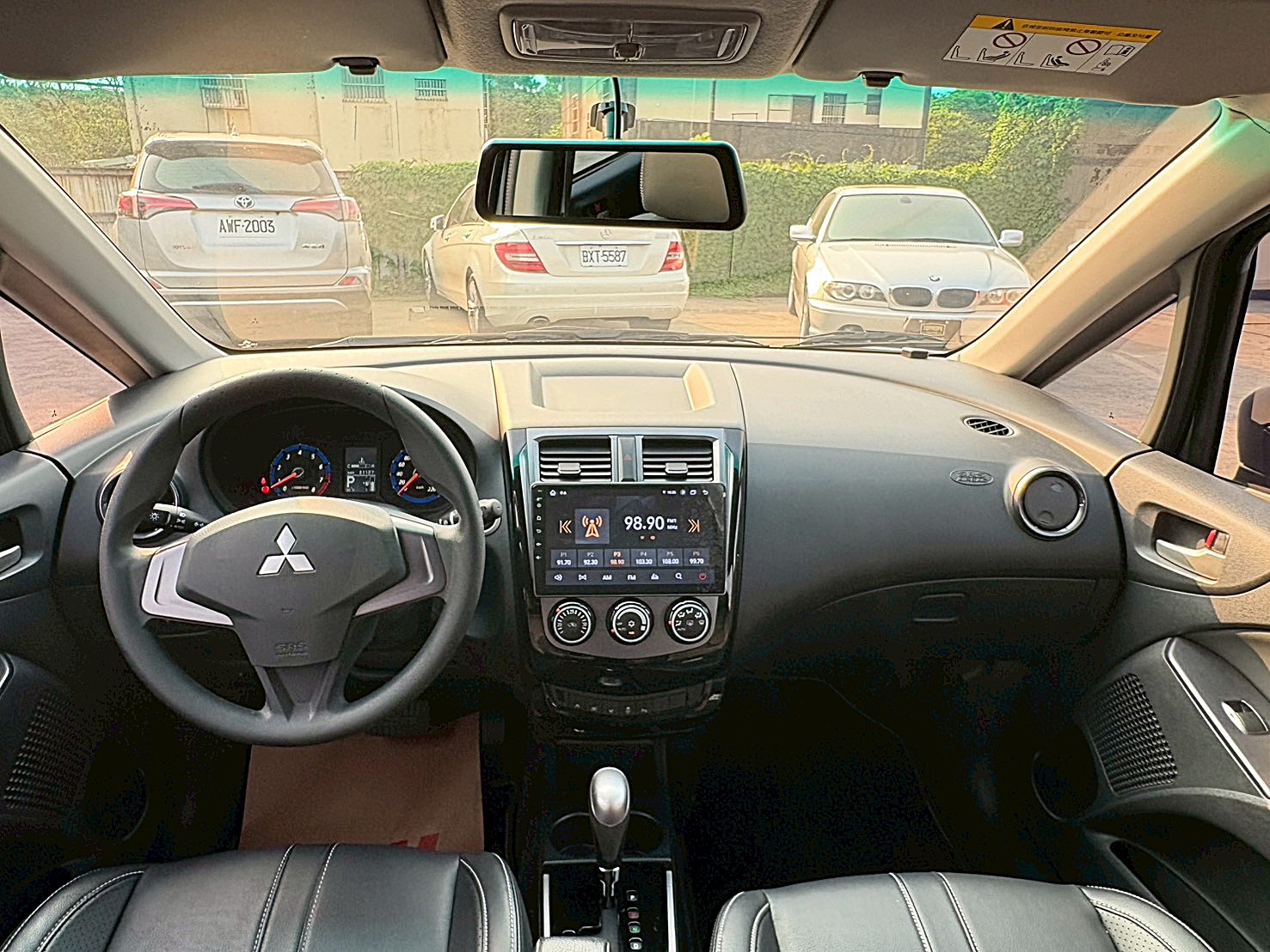 Mitsubishi Colt Plus 輕鬆型 里程2萬 原廠保養 CARPLAY電動尾門 電話:0963070555同LINE  第3張相片