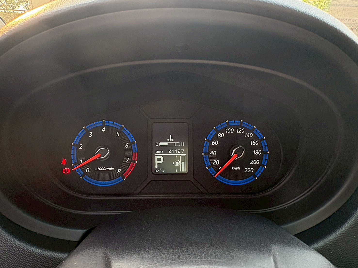Mitsubishi Colt Plus 輕鬆型 里程2萬 原廠保養 CARPLAY電動尾門 電話:0963070555同LINE  第4張相片