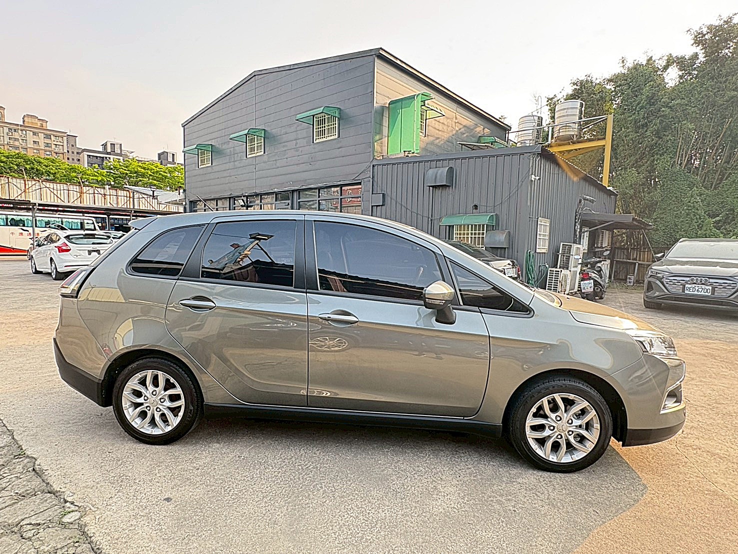 Mitsubishi Colt Plus 輕鬆型 里程2萬 原廠保養 CARPLAY電動尾門 電話:0963070555同LINE  第18張相片