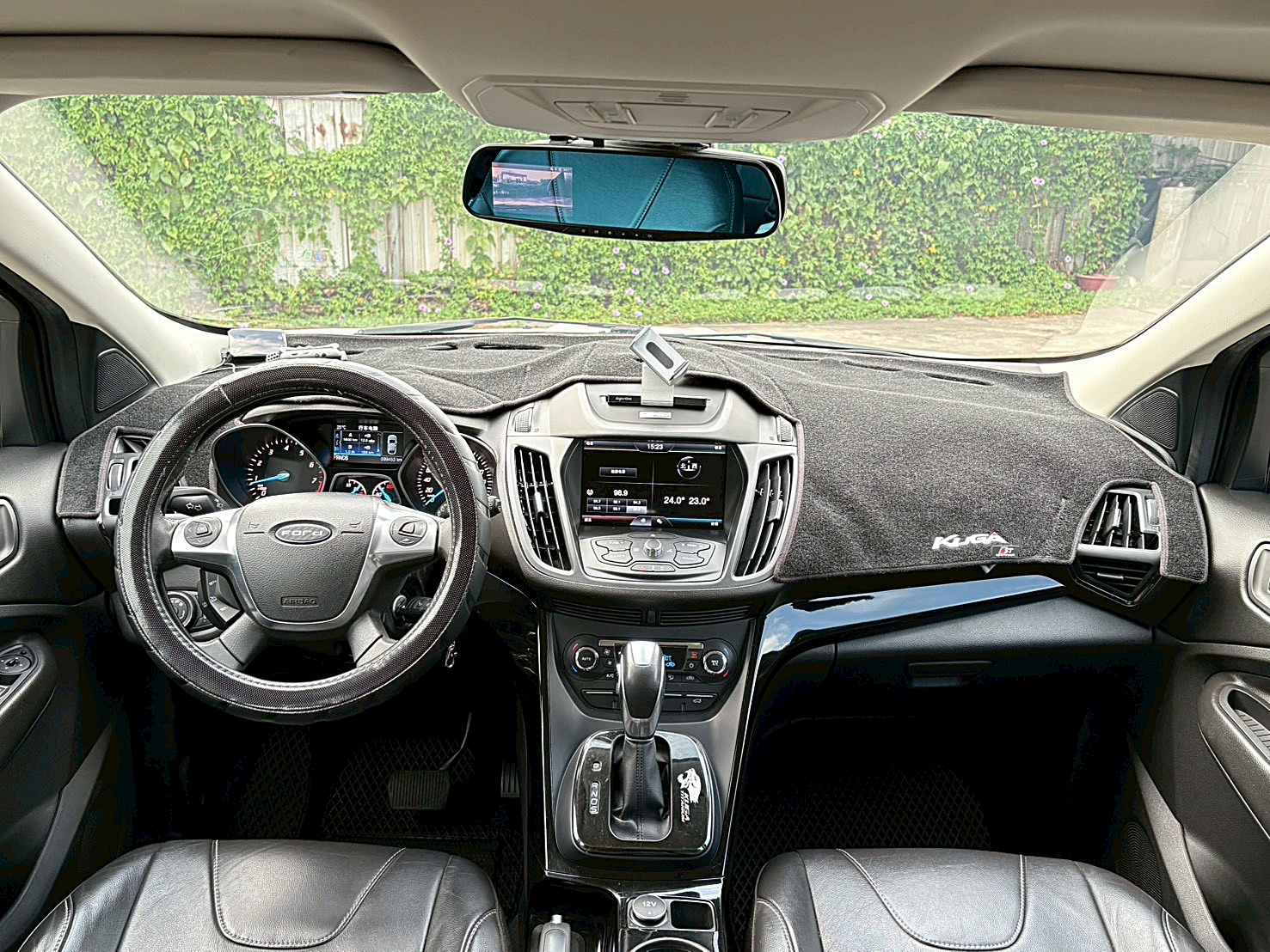 2015FORD KUGA1.6 白色時尚經典型 只跑9.9萬 電話:0963070555同LINE  第3張相片