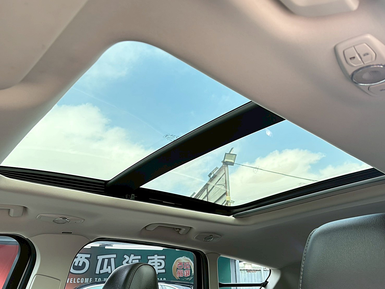 2015FORD KUGA1.6 白色時尚經典型 只跑9.9萬 電話:0963070555同LINE  第5張相片