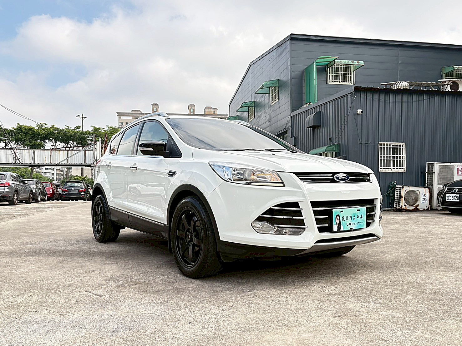 2015FORD KUGA1.6 白色時尚經典型 只跑9.9萬 電話:0963070555同LINE  第6張相片