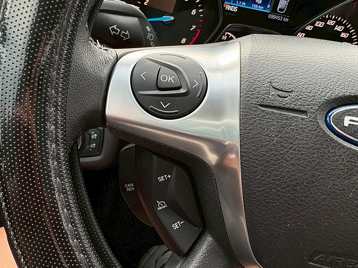 2015FORD KUGA1.6 白色時尚經典型 只跑9.9萬 電話:0963070555同LINE  第9張相片