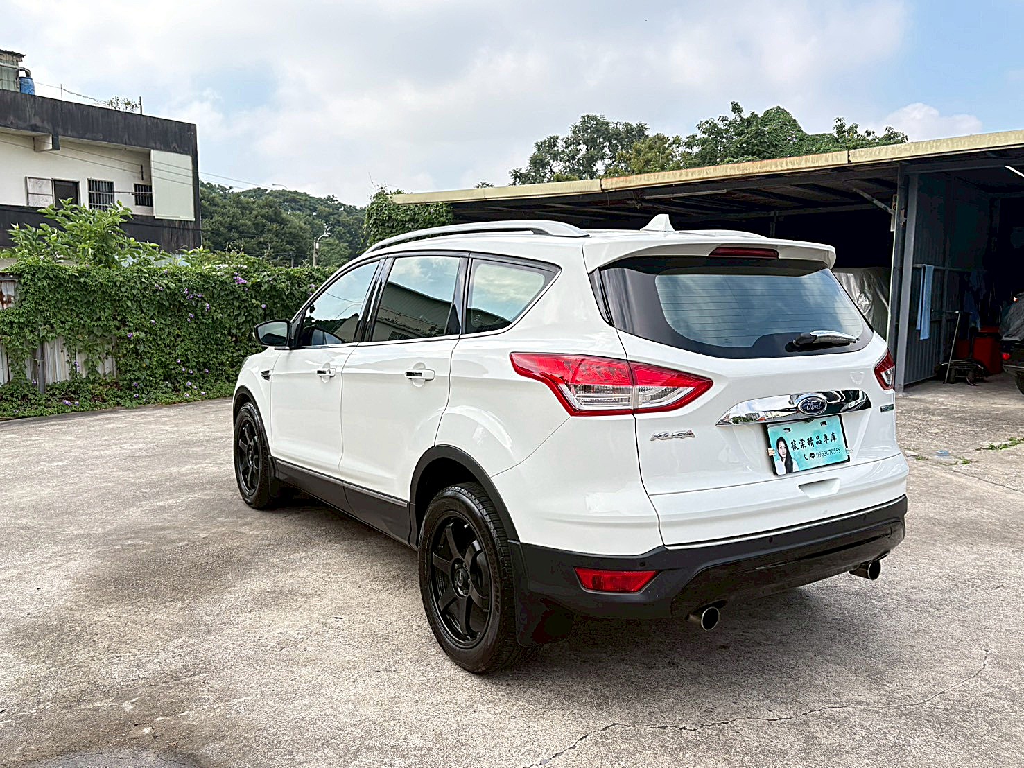 2015FORD KUGA1.6 白色時尚經典型 只跑9.9萬 電話:0963070555同LINE  第16張相片