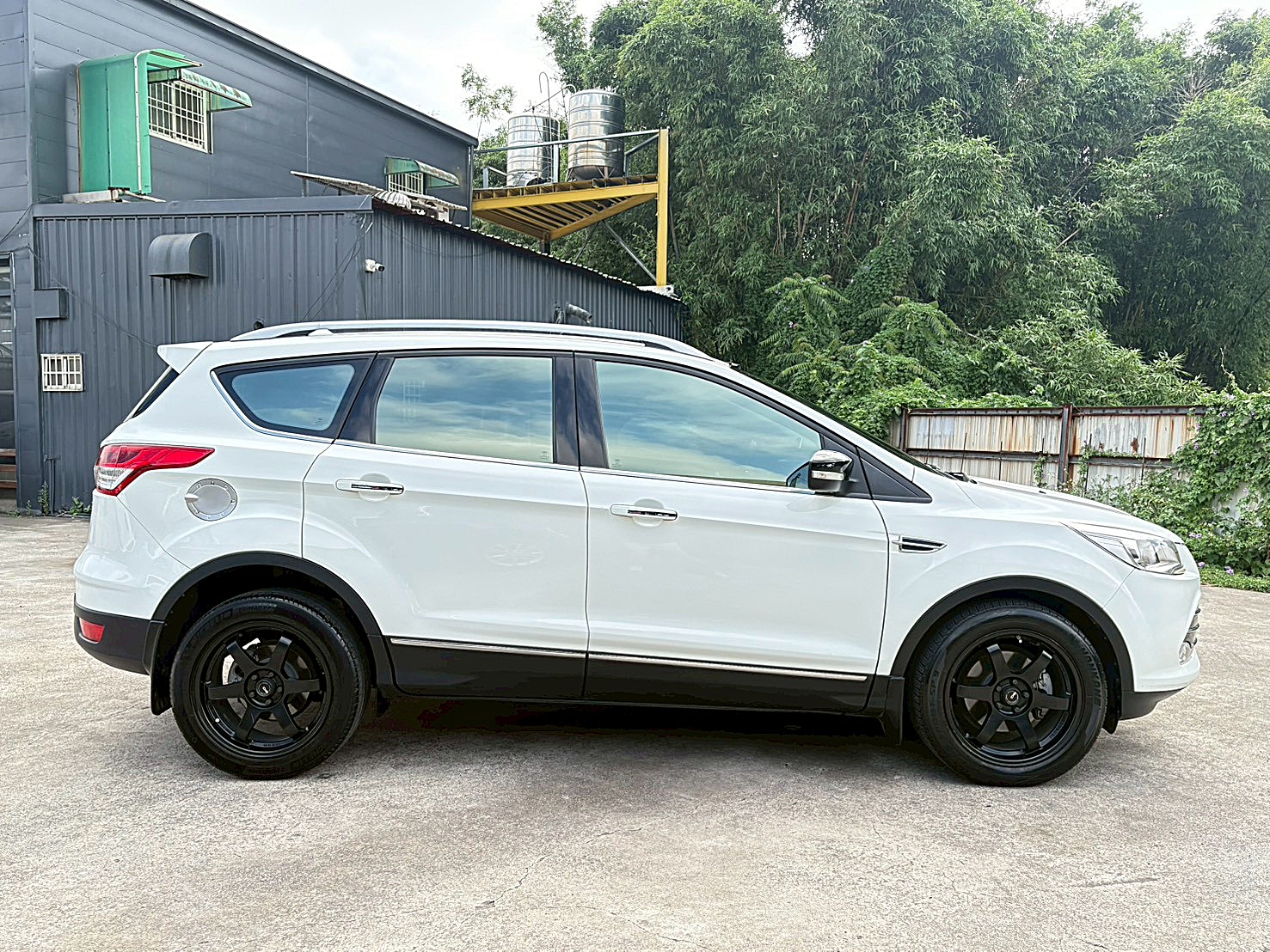 2015FORD KUGA1.6 白色時尚經典型 只跑9.9萬 電話:0963070555同LINE  第19張相片