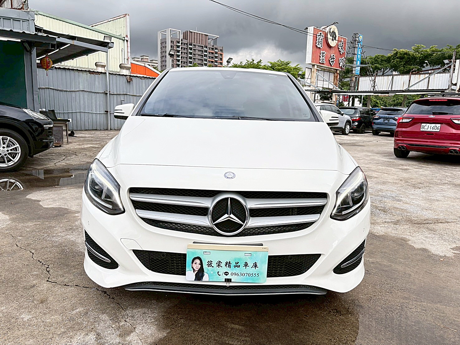 2015 BENZ B-Class B180 1.6全車原版件電話:0963070555同LINE  第2張相片