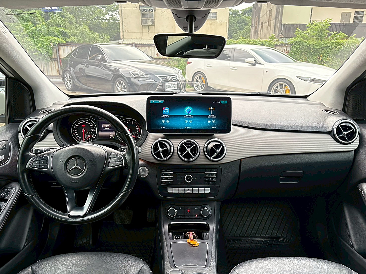 2015 BENZ B-Class B180 1.6全車原版件電話:0963070555同LINE  第3張相片
