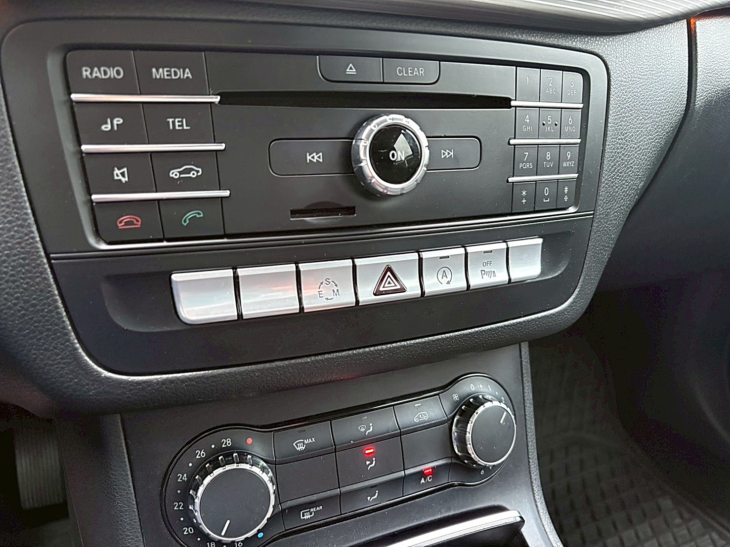 2015 BENZ B-Class B180 1.6全車原版件電話:0963070555同LINE  第12張相片