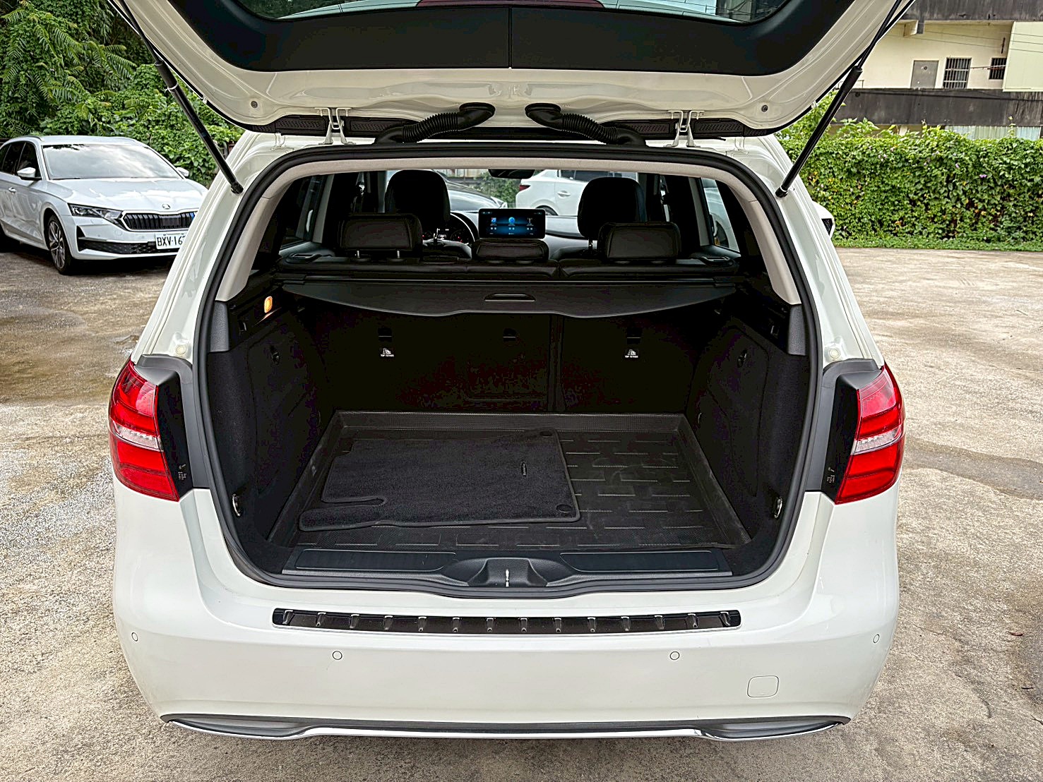2015 BENZ B-Class B180 1.6全車原版件電話:0963070555同LINE  第13張相片