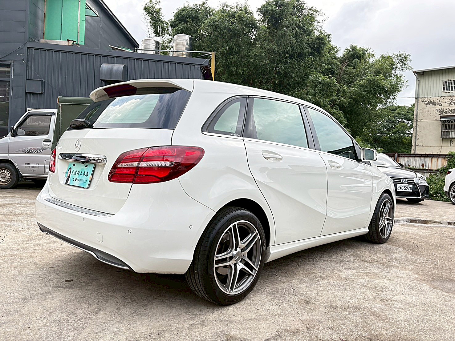 2015 BENZ B-Class B180 1.6全車原版件電話:0963070555同LINE  第15張相片