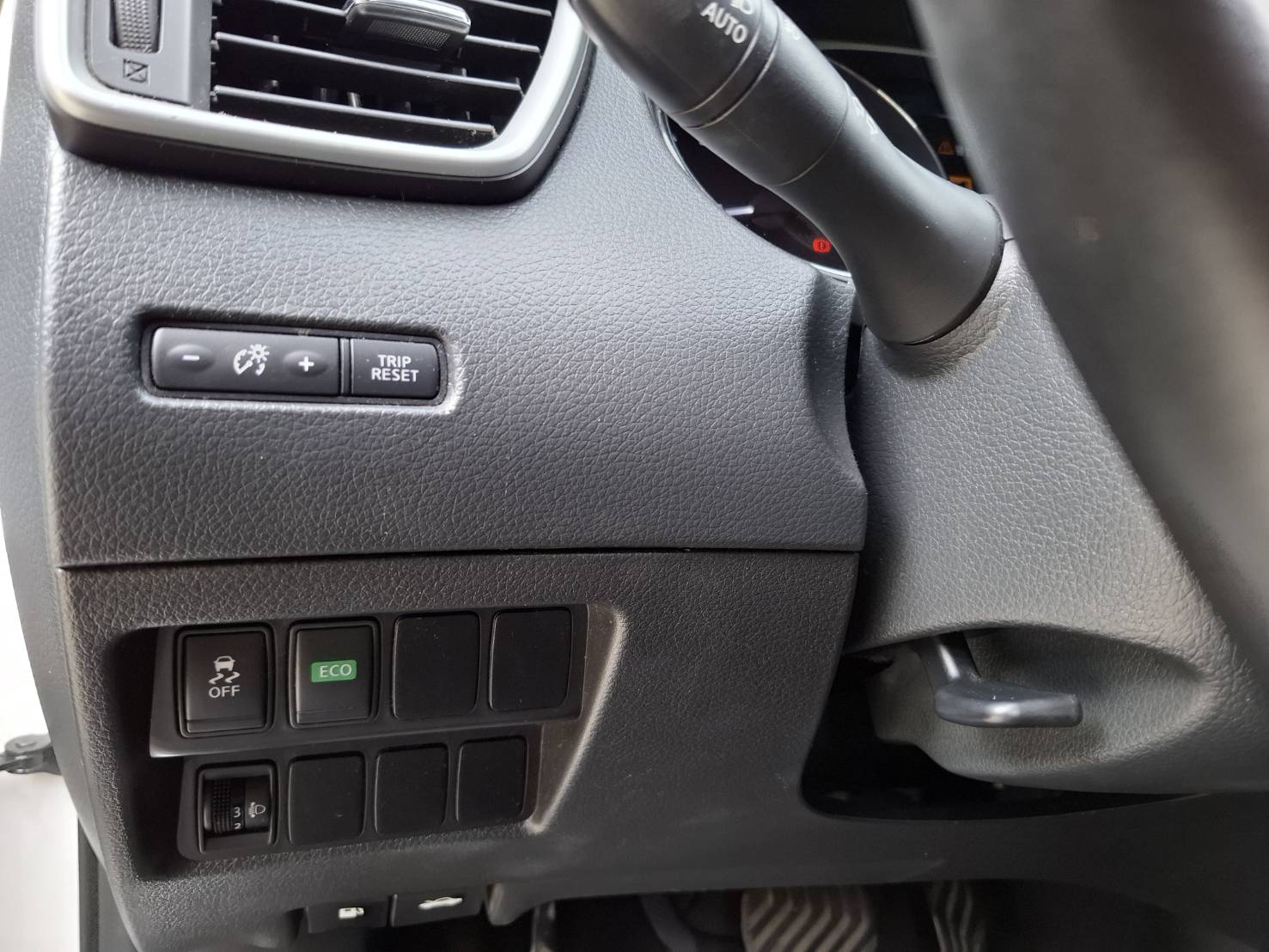2017年NISSAN X-TRAIL 2.0 玩美版 ~實車~實圖~實用空間大 歡迎預約賞車 LINEgoo5168 洽: 0912423585宋小姐 貸款專辦 強力過件  第4張相片
