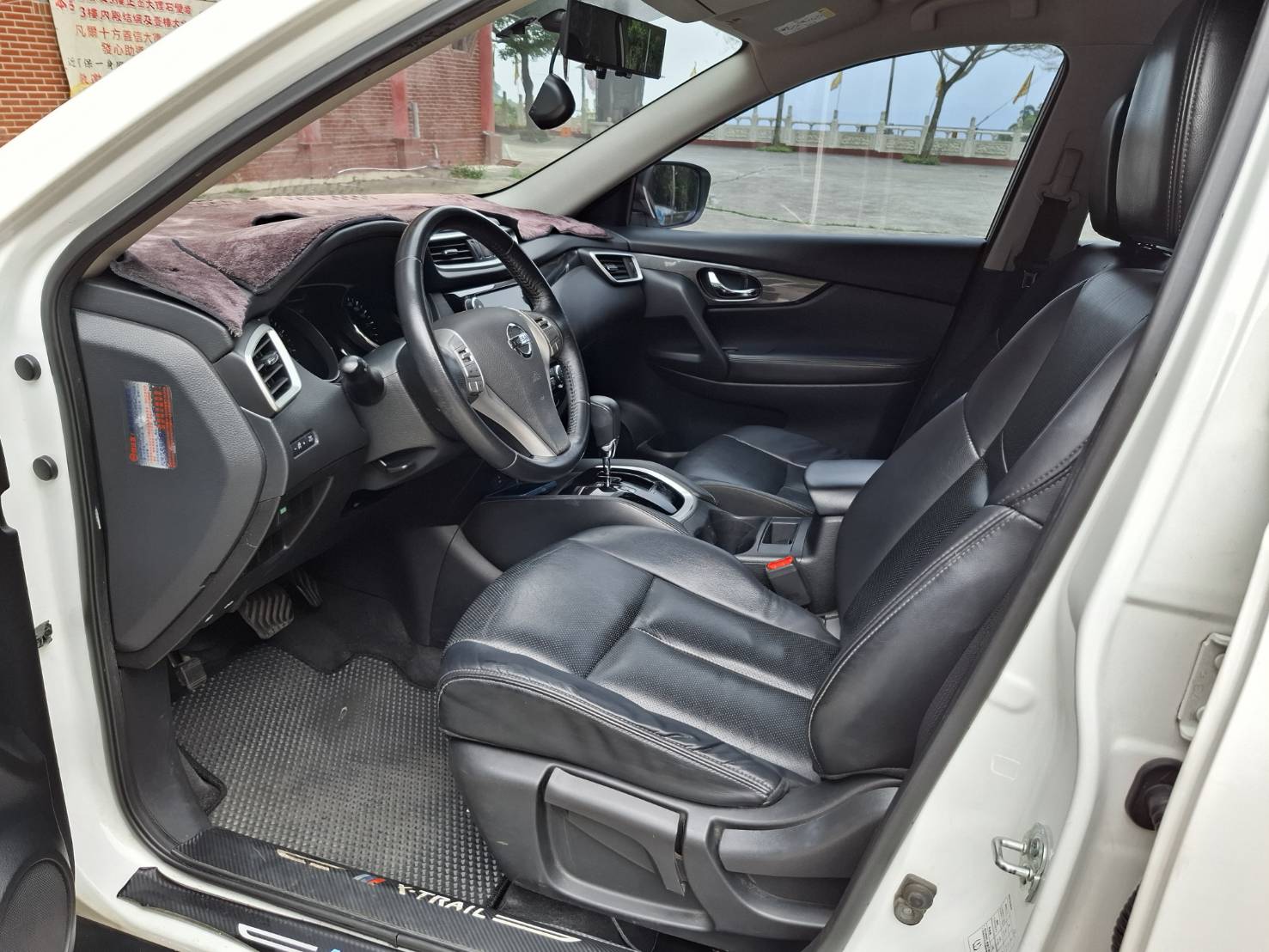 2017年NISSAN X-TRAIL 2.0 玩美版 ~實車~實圖~實用空間大 歡迎預約賞車 LINEgoo5168 洽: 0912423585宋小姐 貸款專辦 強力過件  第5張相片