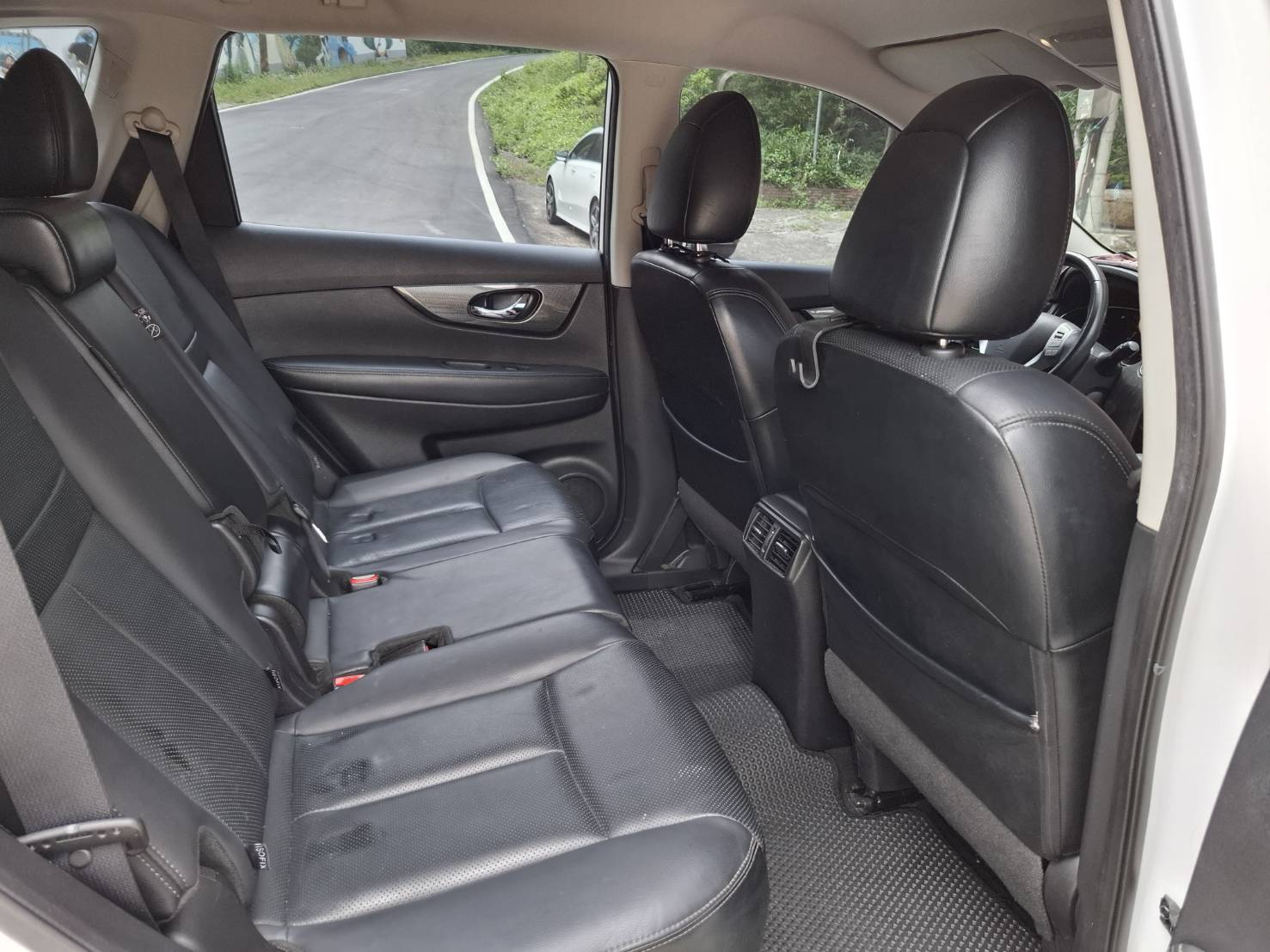 2017年NISSAN X-TRAIL 2.0 玩美版 ~實車~實圖~實用空間大 歡迎預約賞車 LINEgoo5168 洽: 0912423585宋小姐 貸款專辦 強力過件  第8張相片