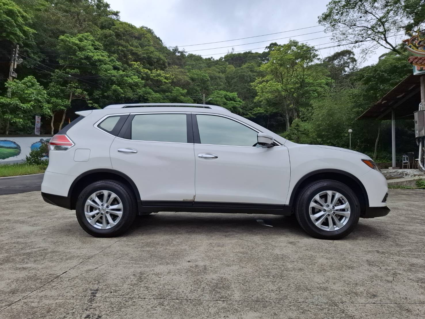 2017年NISSAN X-TRAIL 2.0 玩美版 ~實車~實圖~實用空間大 歡迎預約賞車 LINEgoo5168 洽: 0912423585宋小姐 貸款專辦 強力過件  第11張相片