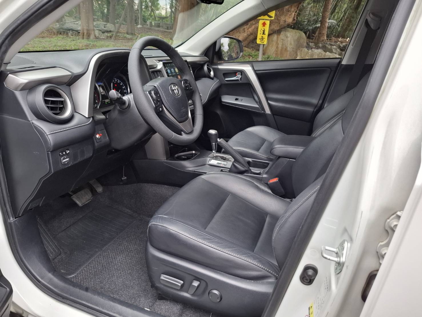 2018年TOYOTA RAV4貸款專辦 強力過件 協助信用瑕疵者辦理貸款 歡迎預約賞車  LINEgoo5168 洽: 0912423585宋小姐  第4張相片