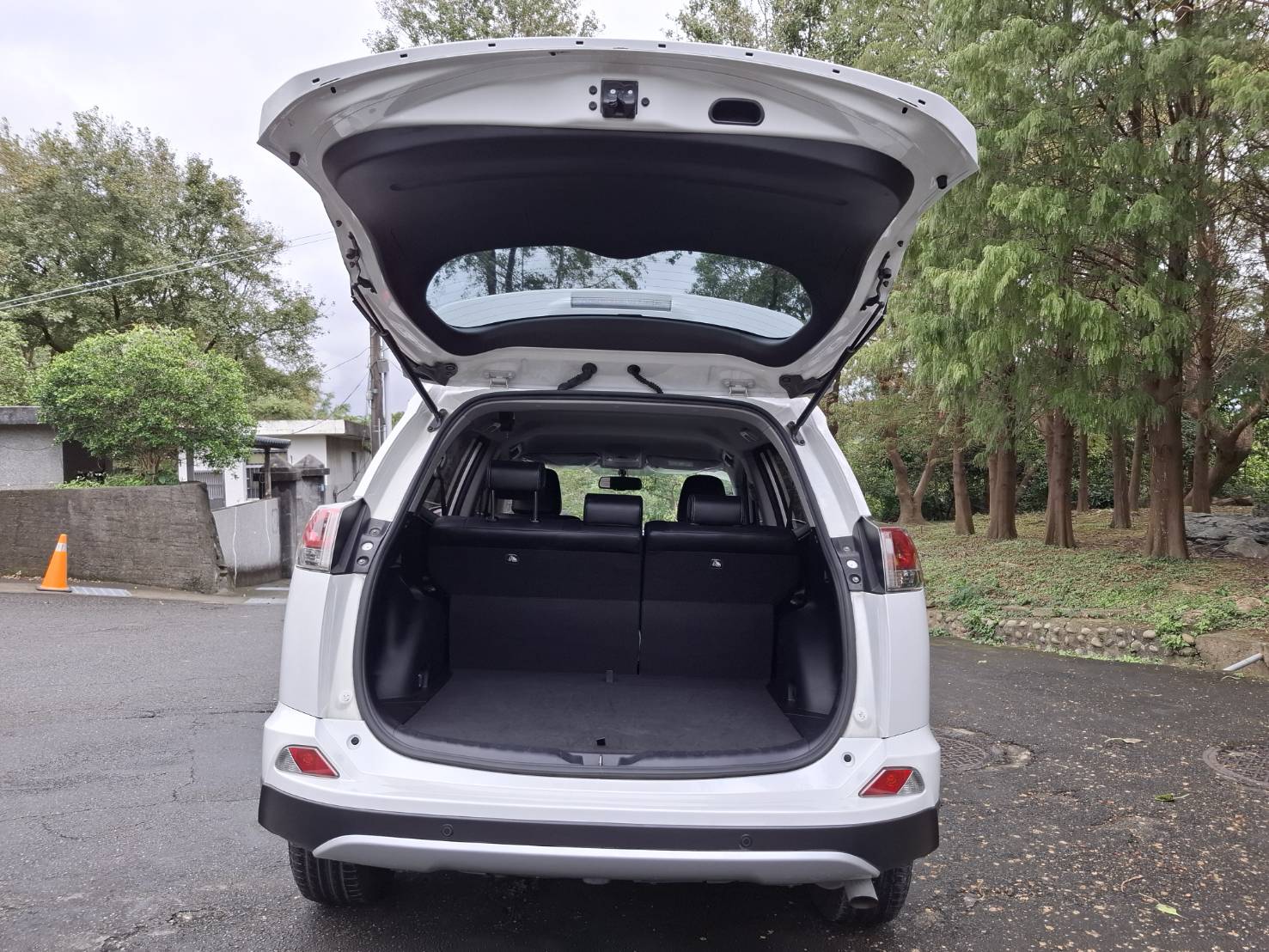 2018年TOYOTA RAV4貸款專辦 強力過件 協助信用瑕疵者辦理貸款 歡迎預約賞車  LINEgoo5168 洽: 0912423585宋小姐  第8張相片
