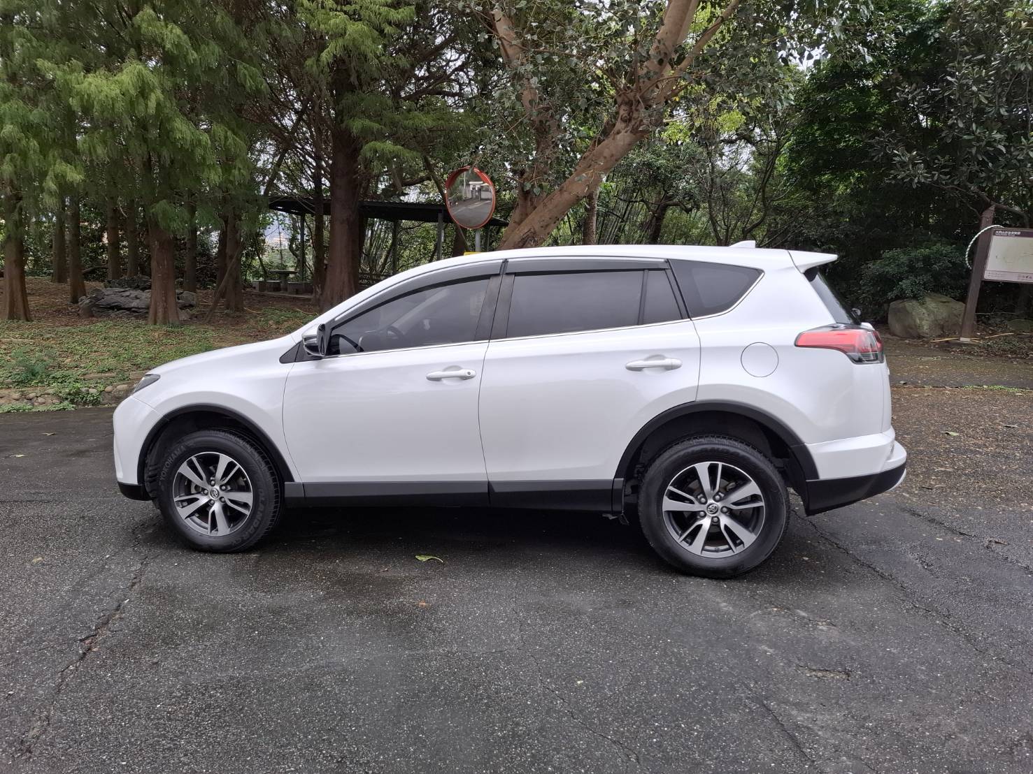 2018年TOYOTA RAV4貸款專辦 強力過件 協助信用瑕疵者辦理貸款 歡迎預約賞車  LINEgoo5168 洽: 0912423585宋小姐  第10張相片