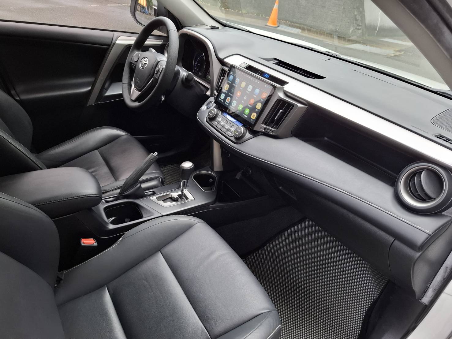 2018年TOYOTA RAV4貸款專辦 強力過件 協助信用瑕疵者辦理貸款 歡迎預約賞車  LINEgoo5168 洽: 0912423585宋小姐  第15張相片