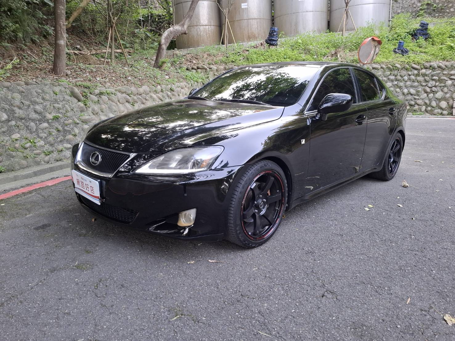 2005年LEXUS IS250  實車. 實圖. 歡迎預約賞車LINEIDgoo5168 洽: 0912-423-585 宋小姐貸款專辦 強力過件 協助信用瑕疵者辦理貸款  第1張相片