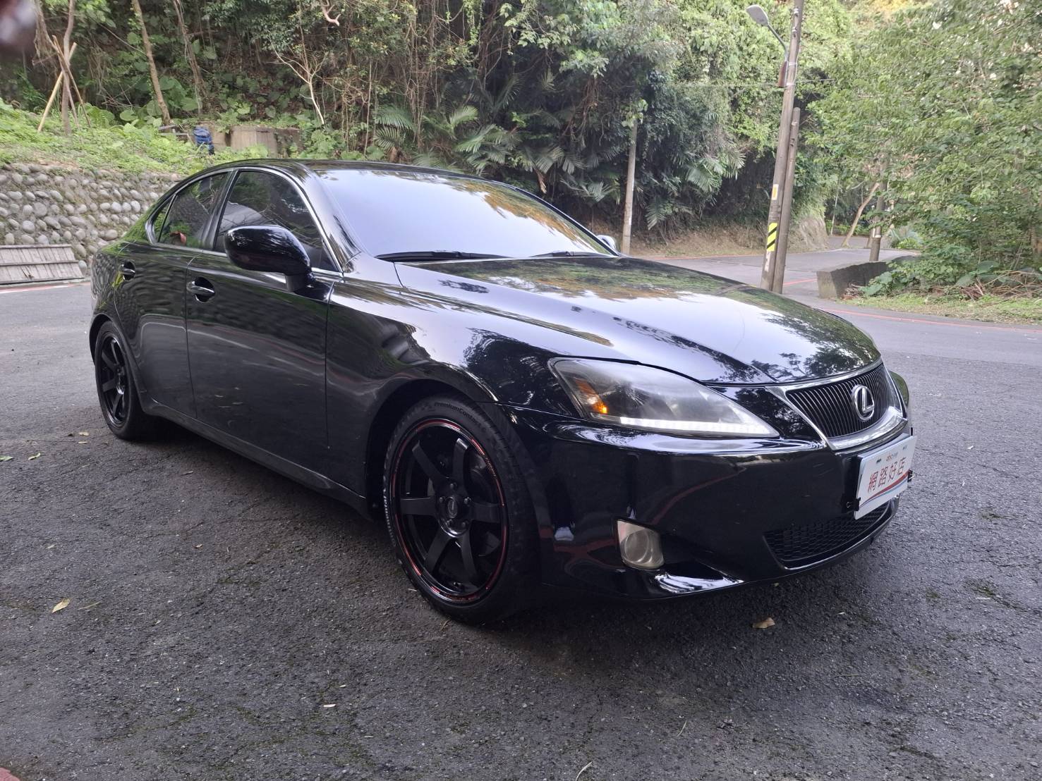 2005年LEXUS IS250  實車. 實圖. 歡迎預約賞車LINEIDgoo5168 洽: 0912-423-585 宋小姐貸款專辦 強力過件 協助信用瑕疵者辦理貸款  第2張相片