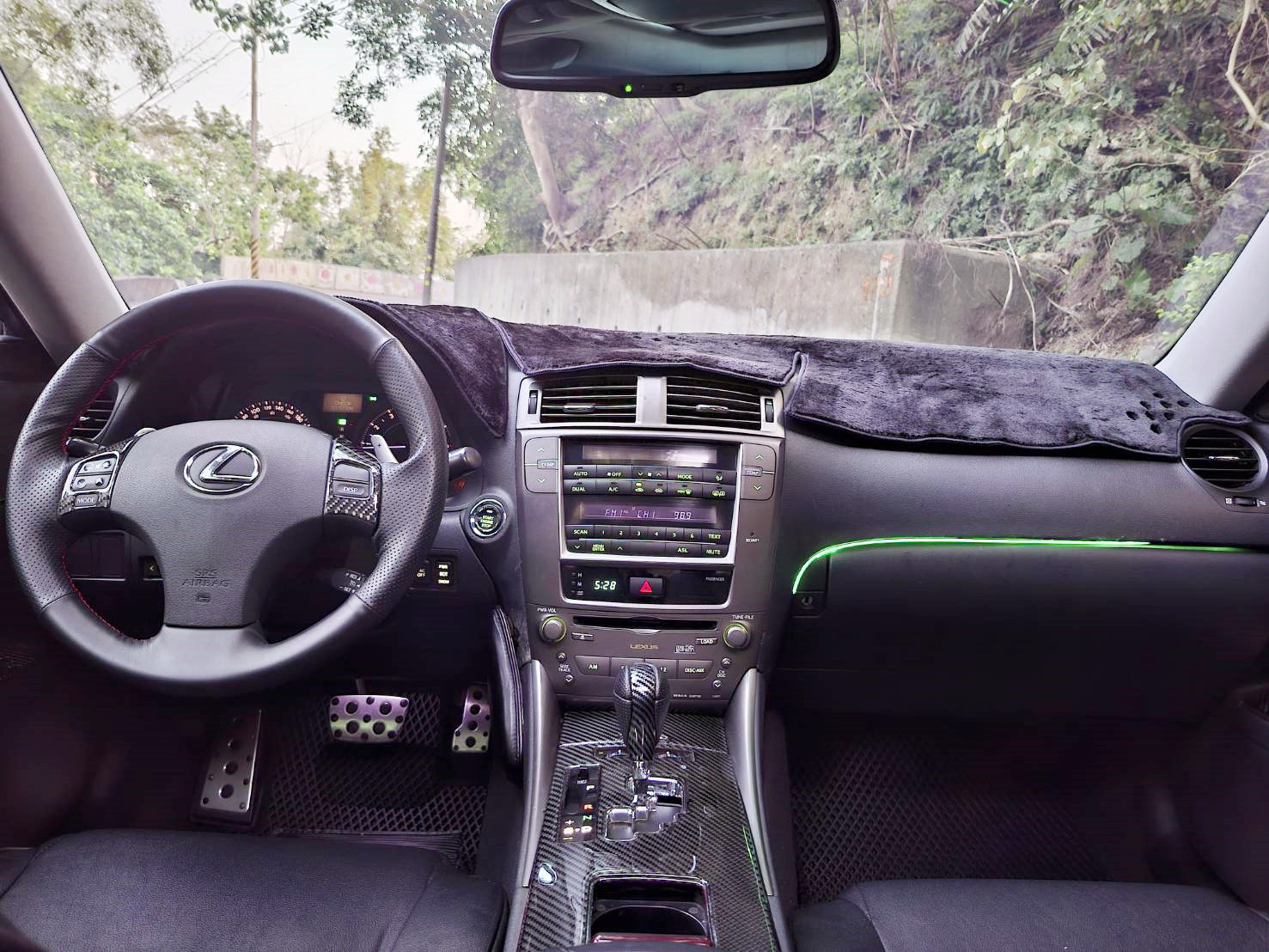 2005年LEXUS IS250  實車. 實圖. 歡迎預約賞車LINEIDgoo5168 洽: 0912-423-585 宋小姐貸款專辦 強力過件 協助信用瑕疵者辦理貸款  第4張相片