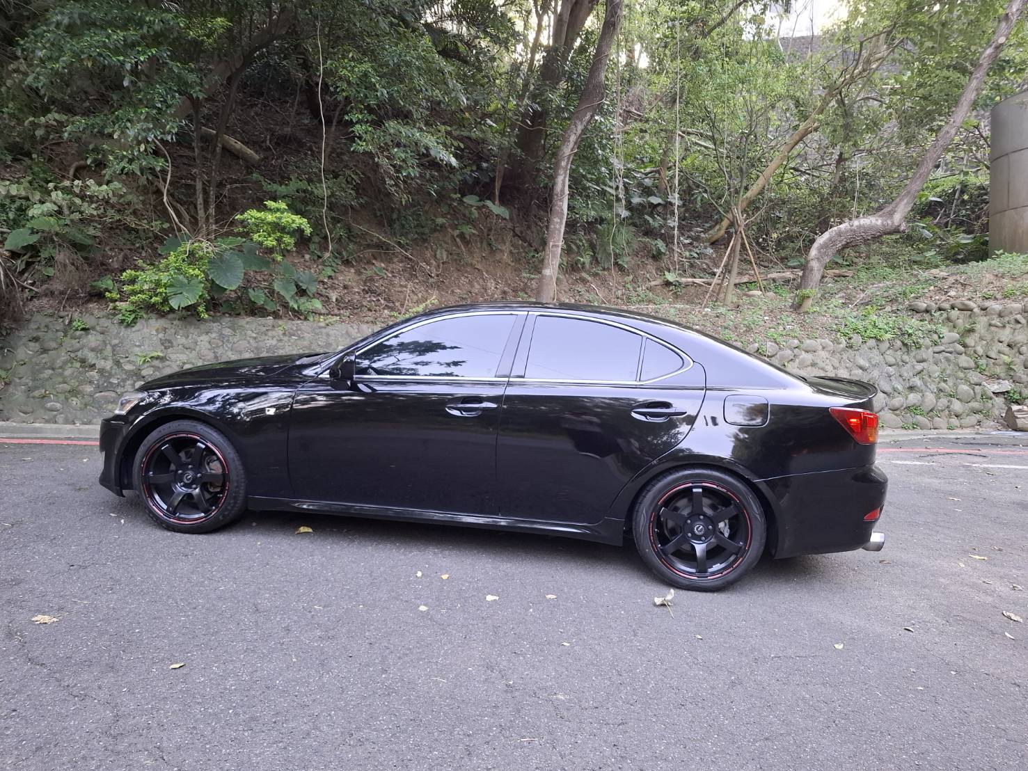 2005年LEXUS IS250  實車. 實圖. 歡迎預約賞車LINEIDgoo5168 洽: 0912-423-585 宋小姐貸款專辦 強力過件 協助信用瑕疵者辦理貸款  第9張相片