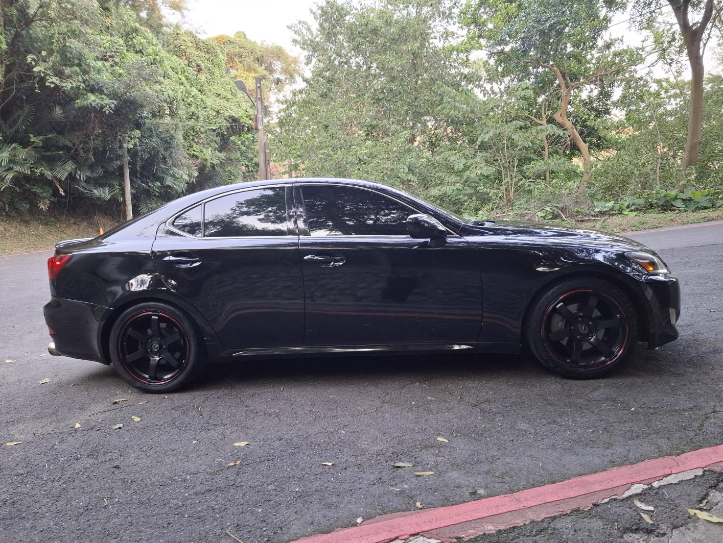 2005年LEXUS IS250  實車. 實圖. 歡迎預約賞車LINEIDgoo5168 洽: 0912-423-585 宋小姐貸款專辦 強力過件 協助信用瑕疵者辦理貸款  第10張相片