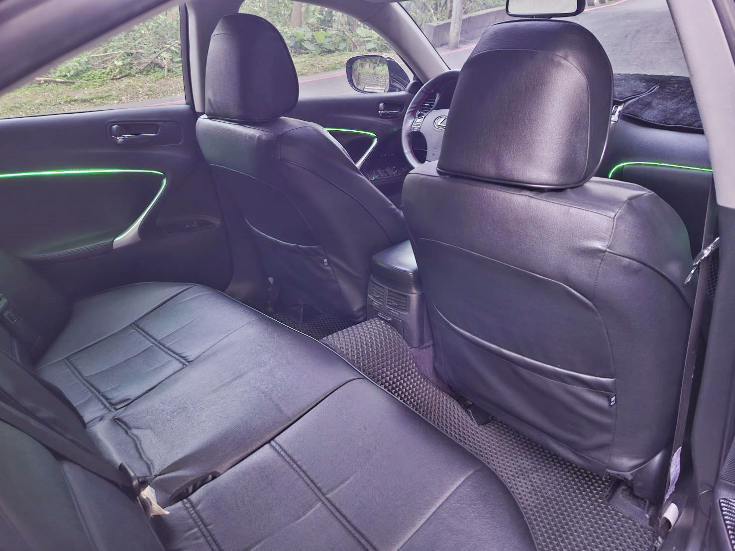 2005年LEXUS IS250  實車. 實圖. 歡迎預約賞車LINEIDgoo5168 洽: 0912-423-585 宋小姐貸款專辦 強力過件 協助信用瑕疵者辦理貸款  第14張相片
