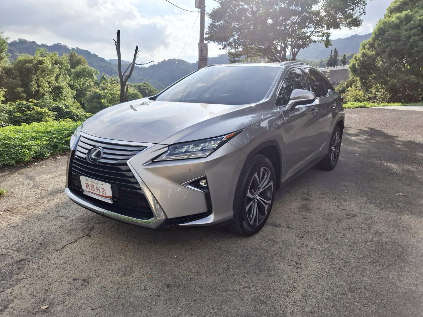 2016年LEXUS RX200T 2.0 頂級款 原版件.高雅時尚.舒適氣派歡迎預約賞車 ID: goo5168 洽: 宋小姐 0912-423-585貸款專辦 強力過件 協助信用瑕疵者辦理貸款  第1張相片