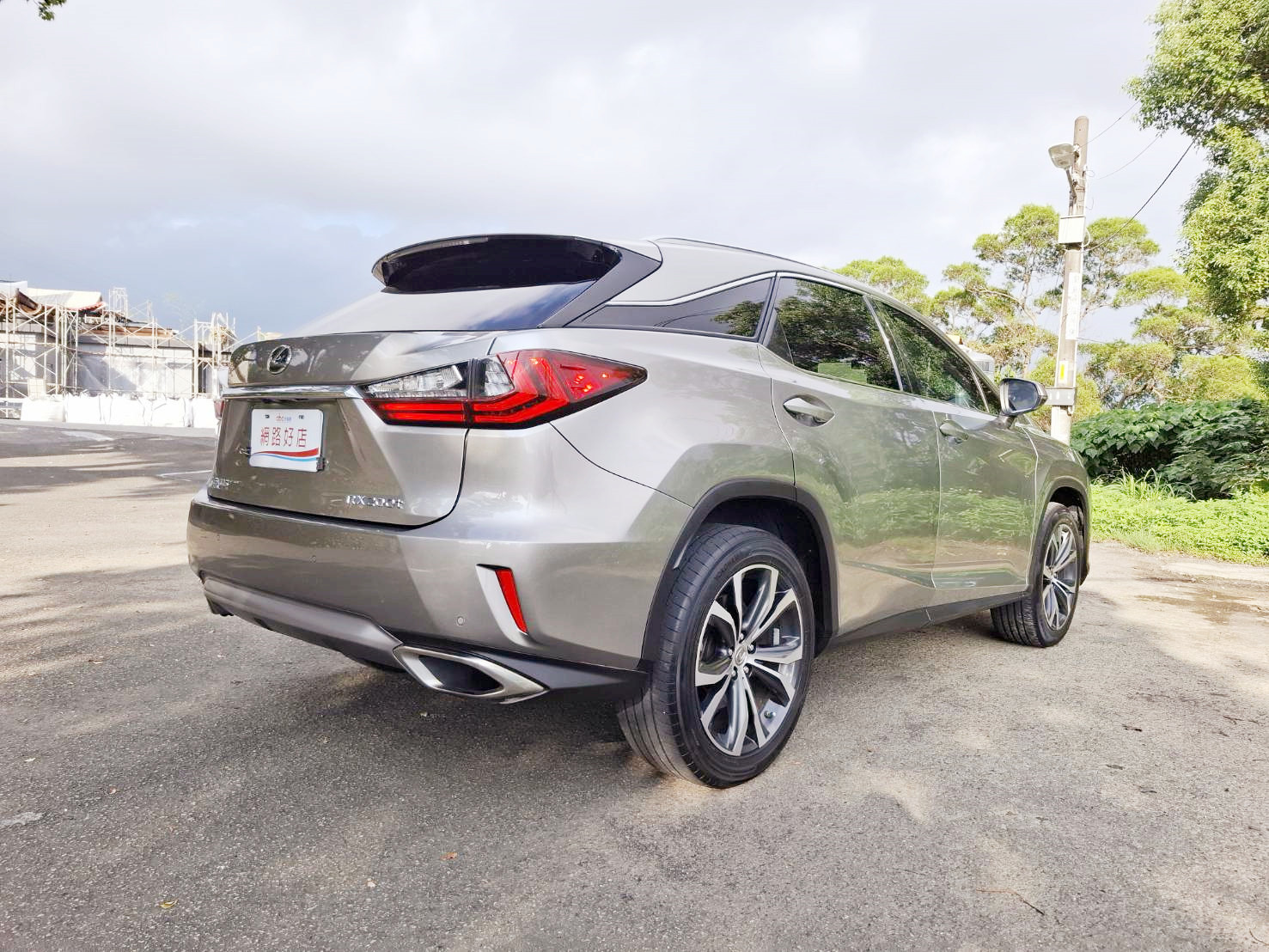 2016年LEXUS RX200T 2.0 頂級款 原版件.高雅時尚.舒適氣派歡迎預約賞車 ID: goo5168 洽: 宋小姐 0912-423-585貸款專辦 強力過件 協助信用瑕疵者辦理貸款  第16張相片