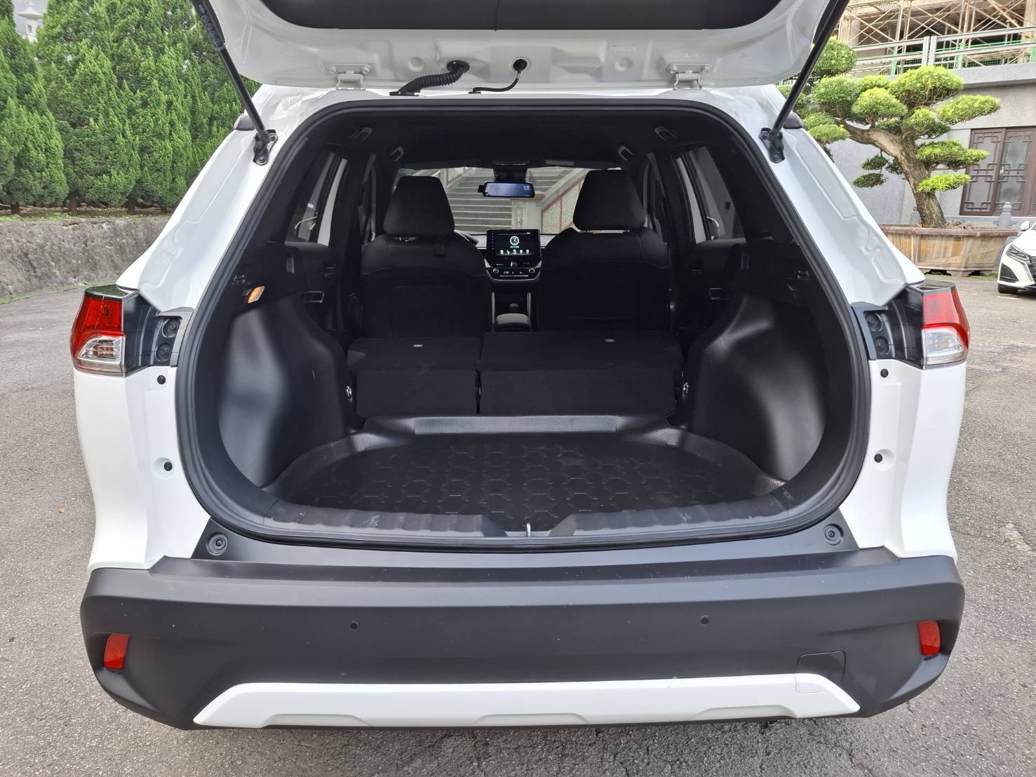 2022年TOYOTA Corolla Cross 1.8豪華 五門小休旅 省稅省油 ~好開好停 內裝有九成新 歡迎預約賞車LINEgoo5168洽 0912-423-585 宋小姐貸款專辦 強力過件 協助信用瑕疵者辦理貸款  第10張相片