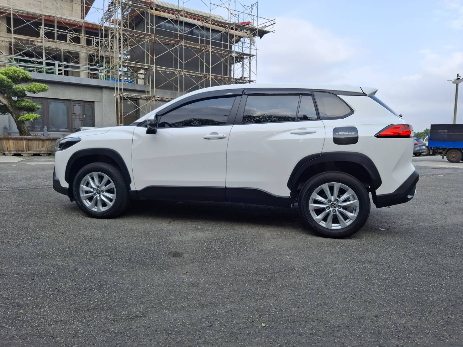 2022年TOYOTA Corolla Cross 1.8豪華 五門小休旅 省稅省油 ~好開好停 內裝有九成新 歡迎預約賞車LINEgoo5168洽 0912-423-585 宋小姐貸款專辦 強力過件 協助信用瑕疵者辦理貸款  第11張相片