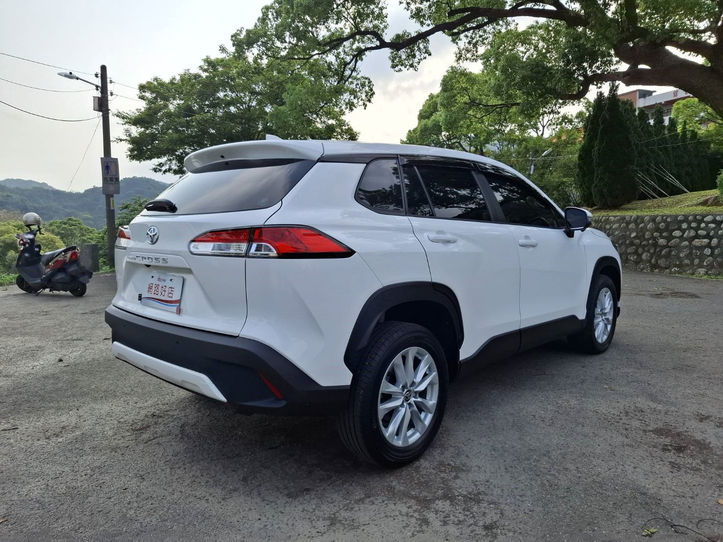 2022年TOYOTA Corolla Cross 1.8豪華 五門小休旅 省稅省油 ~好開好停 內裝有九成新 歡迎預約賞車LINEgoo5168洽 0912-423-585 宋小姐貸款專辦 強力過件 協助信用瑕疵者辦理貸款  第15張相片