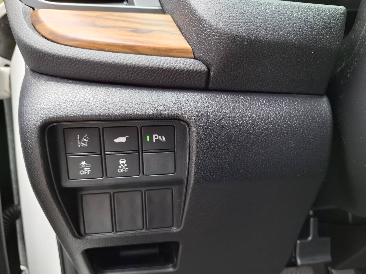 2017年HONDA CR-V S  省油美車 實車實圖~實用大空間 無泡水無事故實車在店歡迎預約賞車 LINEgoo5168洽: 0912-423-585 宋小姐貸款專辦 強力過件  第4張相片
