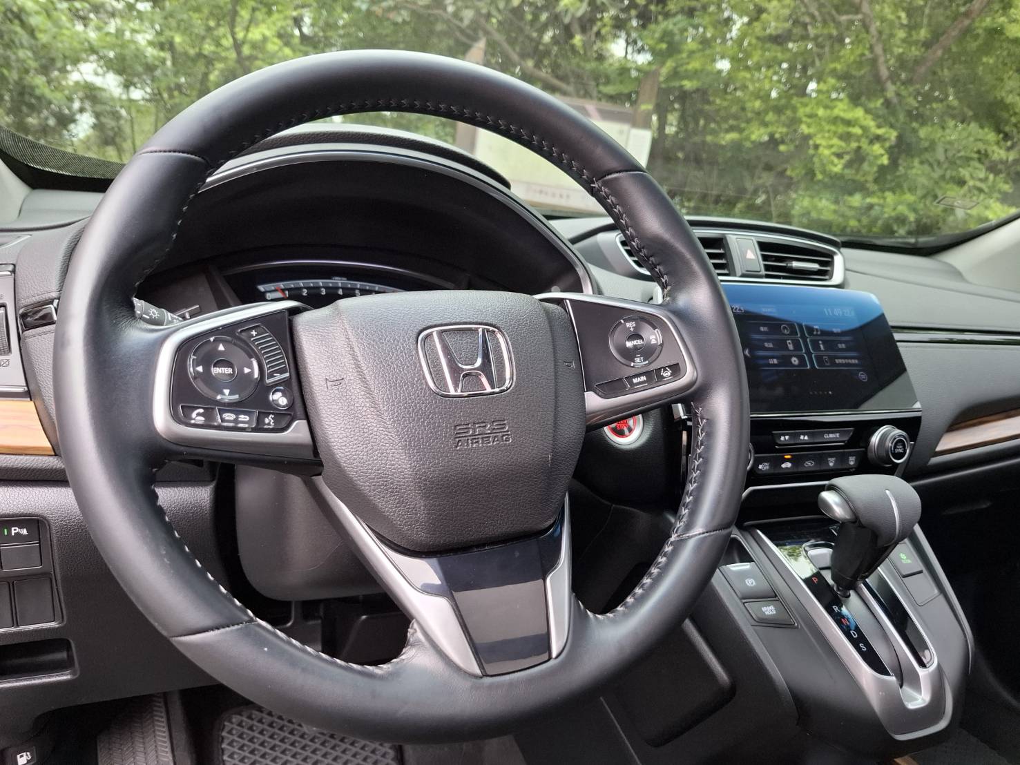 2017年HONDA CR-V S  省油美車 實車實圖~實用大空間 無泡水無事故實車在店歡迎預約賞車 LINEgoo5168洽: 0912-423-585 宋小姐貸款專辦 強力過件  第5張相片