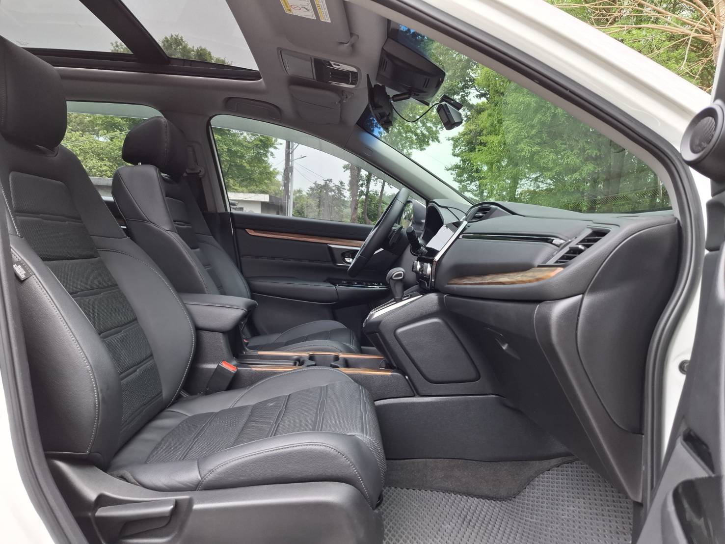 2017年HONDA CR-V S  省油美車 實車實圖~實用大空間 無泡水無事故實車在店歡迎預約賞車 LINEgoo5168洽: 0912-423-585 宋小姐貸款專辦 強力過件  第9張相片