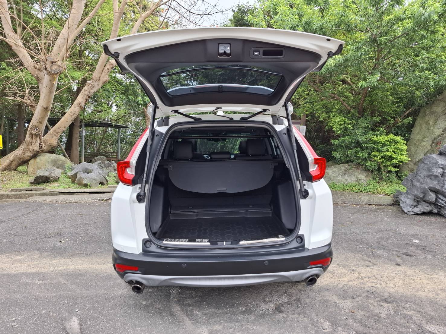 2017年HONDA CR-V S  省油美車 實車實圖~實用大空間 無泡水無事故實車在店歡迎預約賞車 LINEgoo5168洽: 0912-423-585 宋小姐貸款專辦 強力過件  第11張相片