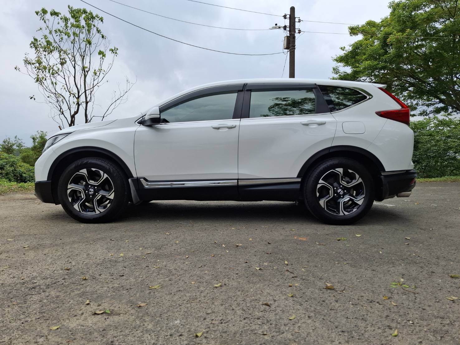 2017年HONDA CR-V S  省油美車 實車實圖~實用大空間 無泡水無事故實車在店歡迎預約賞車 LINEgoo5168洽: 0912-423-585 宋小姐貸款專辦 強力過件  第12張相片