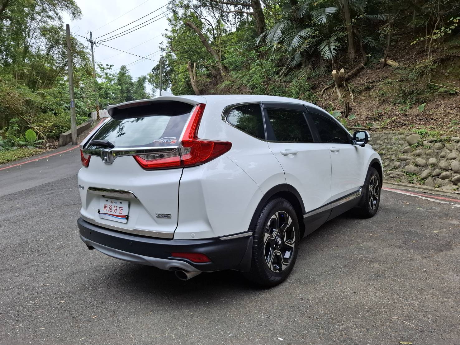 2017年HONDA CR-V S  省油美車 實車實圖~實用大空間 無泡水無事故實車在店歡迎預約賞車 LINEgoo5168洽: 0912-423-585 宋小姐貸款專辦 強力過件  第16張相片